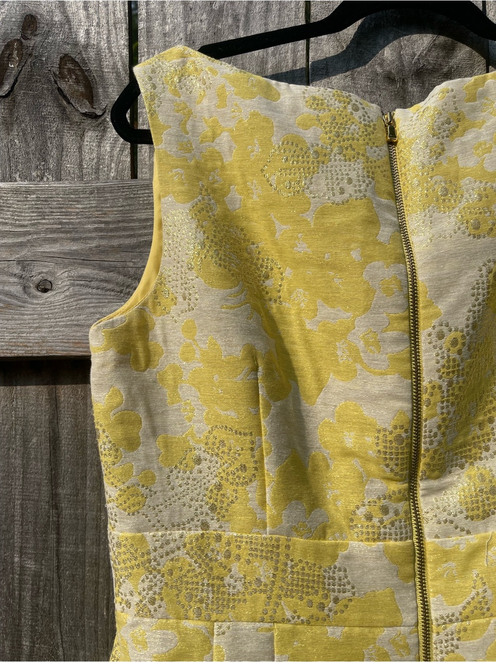 T Tahari Yellow Brocade Dress with Metallic Gold highlights Sz 10 - Picture 12 of 13
